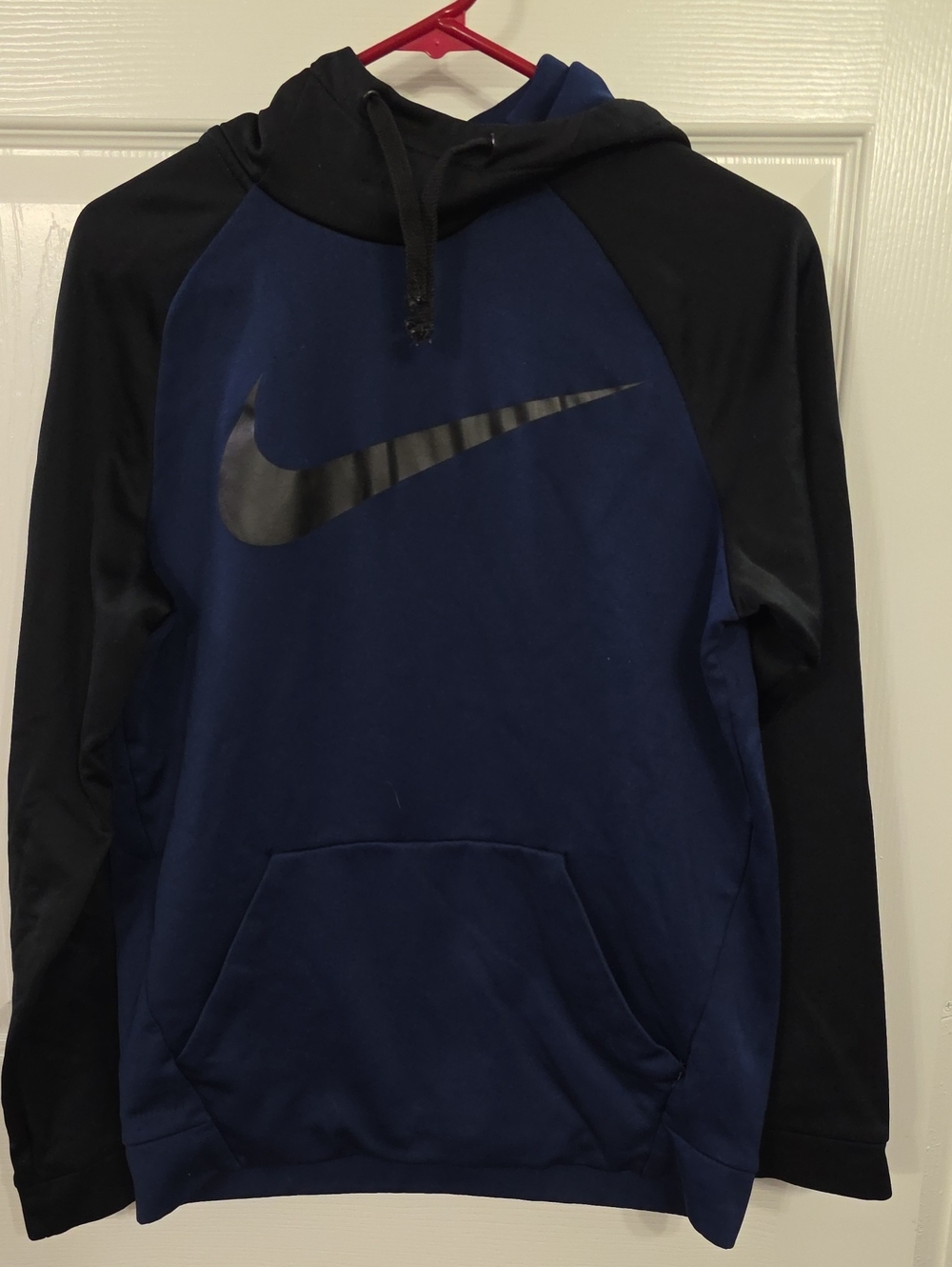 Nike Men's Navy Blue and Black Pullover Hoodie